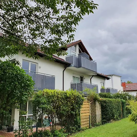 Appartement Geraeumige Mit Balkon, Kueche & Parkplatz Nahe Bahnhof