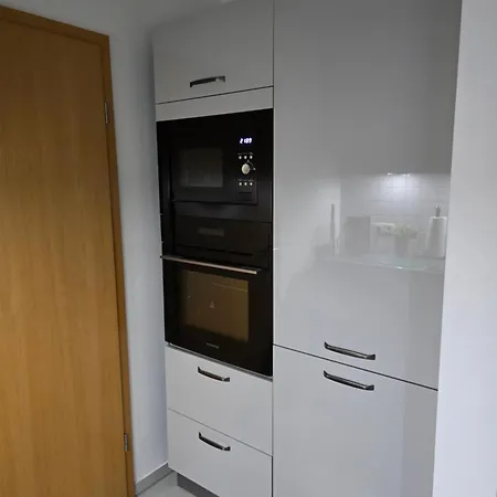 Geraeumige Mit Balkon, Kueche & Parkplatz Nahe Bahnhof Appartement Kaufering