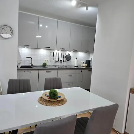 Geraeumige Mit Balkon, Kueche & Parkplatz Nahe Bahnhof * Kaufering