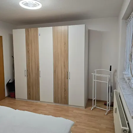 Geraeumige Mit Balkon, Kueche & Parkplatz Nahe Bahnhof Appartement