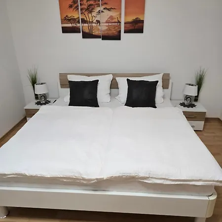 Geraeumige Mit Balkon, Kueche & Parkplatz Nahe Bahnhof Appartement *