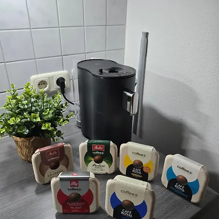 Appartement Geraeumige Mit Balkon, Kueche & Parkplatz Nahe Bahnhof *
