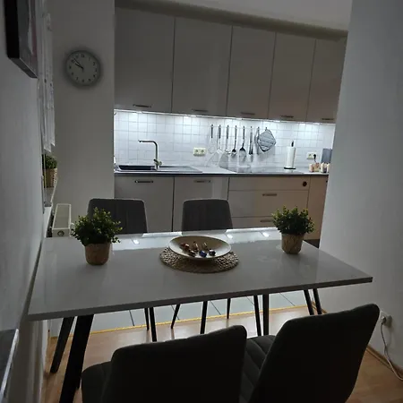 Geraeumige Mit Balkon, Kueche & Parkplatz Nahe Bahnhof Appartement Kaufering