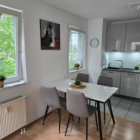 Geraeumige Mit Balkon, Kueche & Parkplatz Nahe Bahnhof Appartement Kaufering