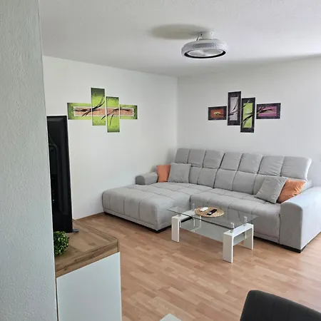 Appartement Geraeumige Mit Balkon, Kueche & Parkplatz Nahe Bahnhof *